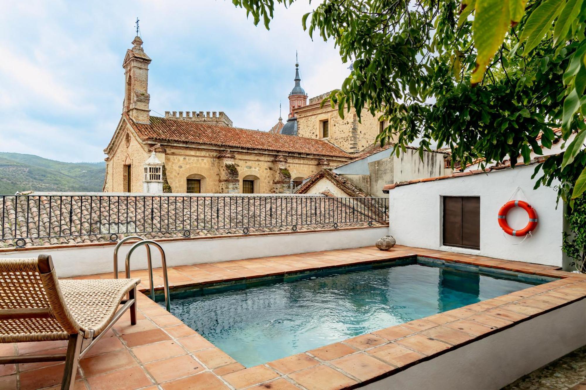 Apartamentos Turisticos El Patio Del Nogal Guadalupe  Eksteriør billede