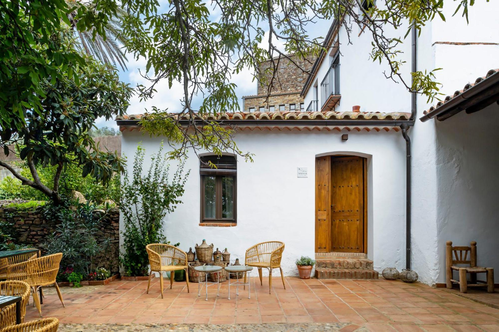 Apartamentos Turisticos El Patio Del Nogal Guadalupe  Eksteriør billede