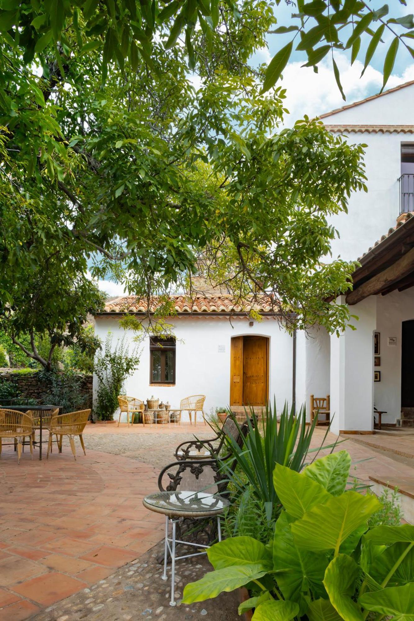 Apartamentos Turisticos El Patio Del Nogal Guadalupe  Eksteriør billede