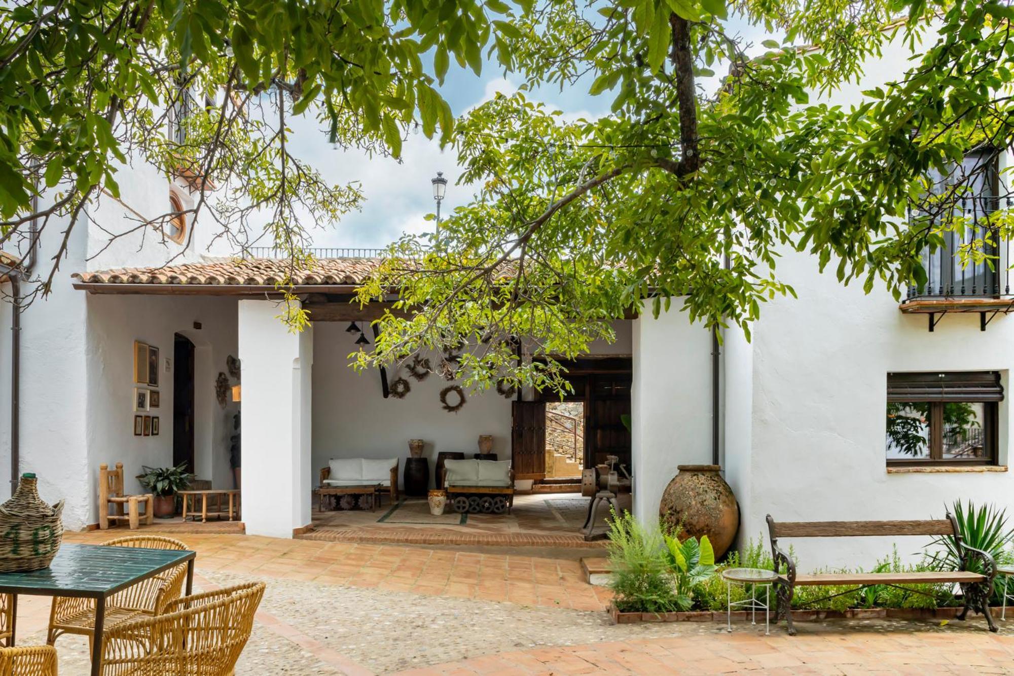 Apartamentos Turisticos El Patio Del Nogal Guadalupe  Eksteriør billede