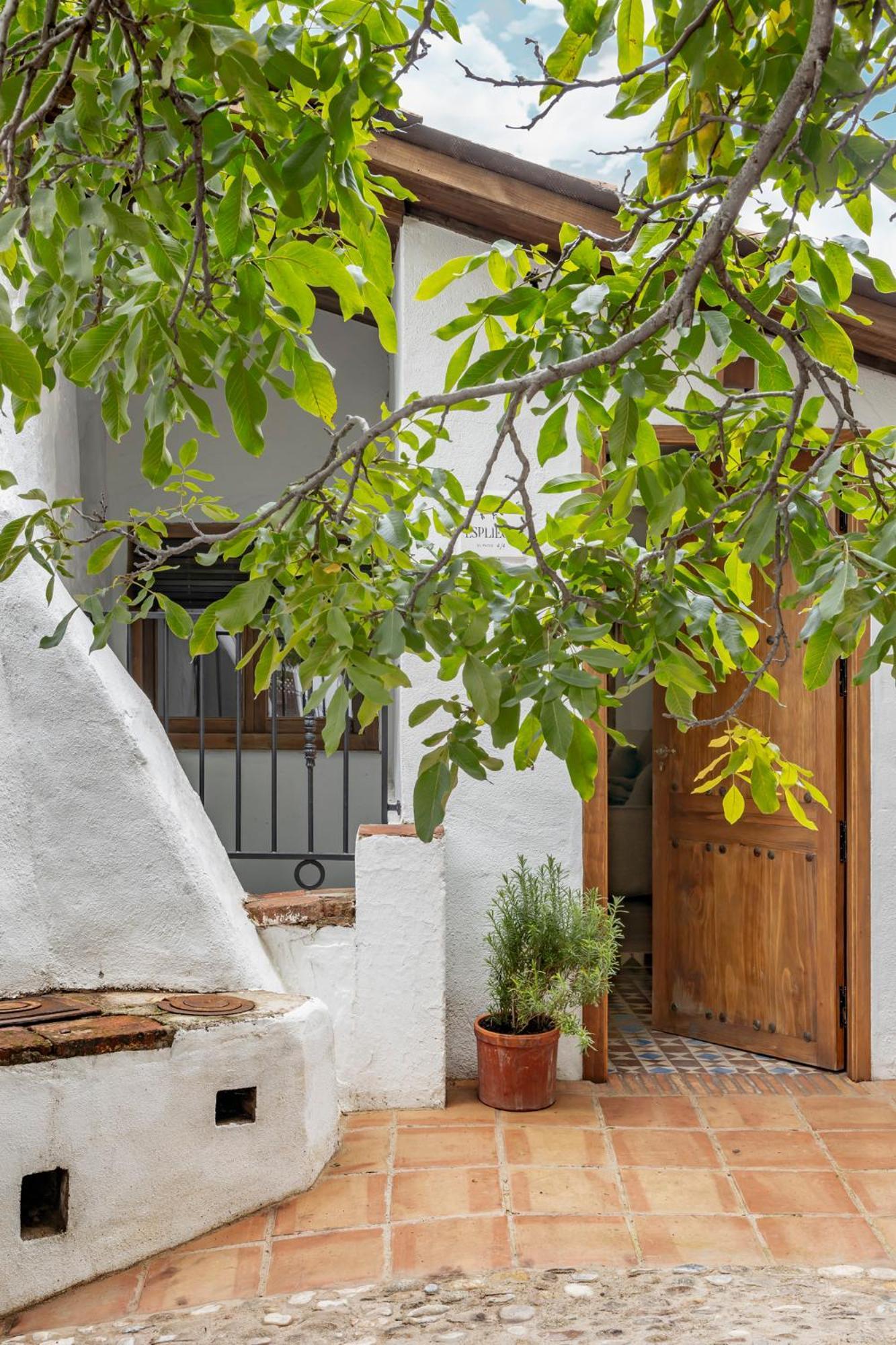 Apartamentos Turisticos El Patio Del Nogal Guadalupe  Eksteriør billede