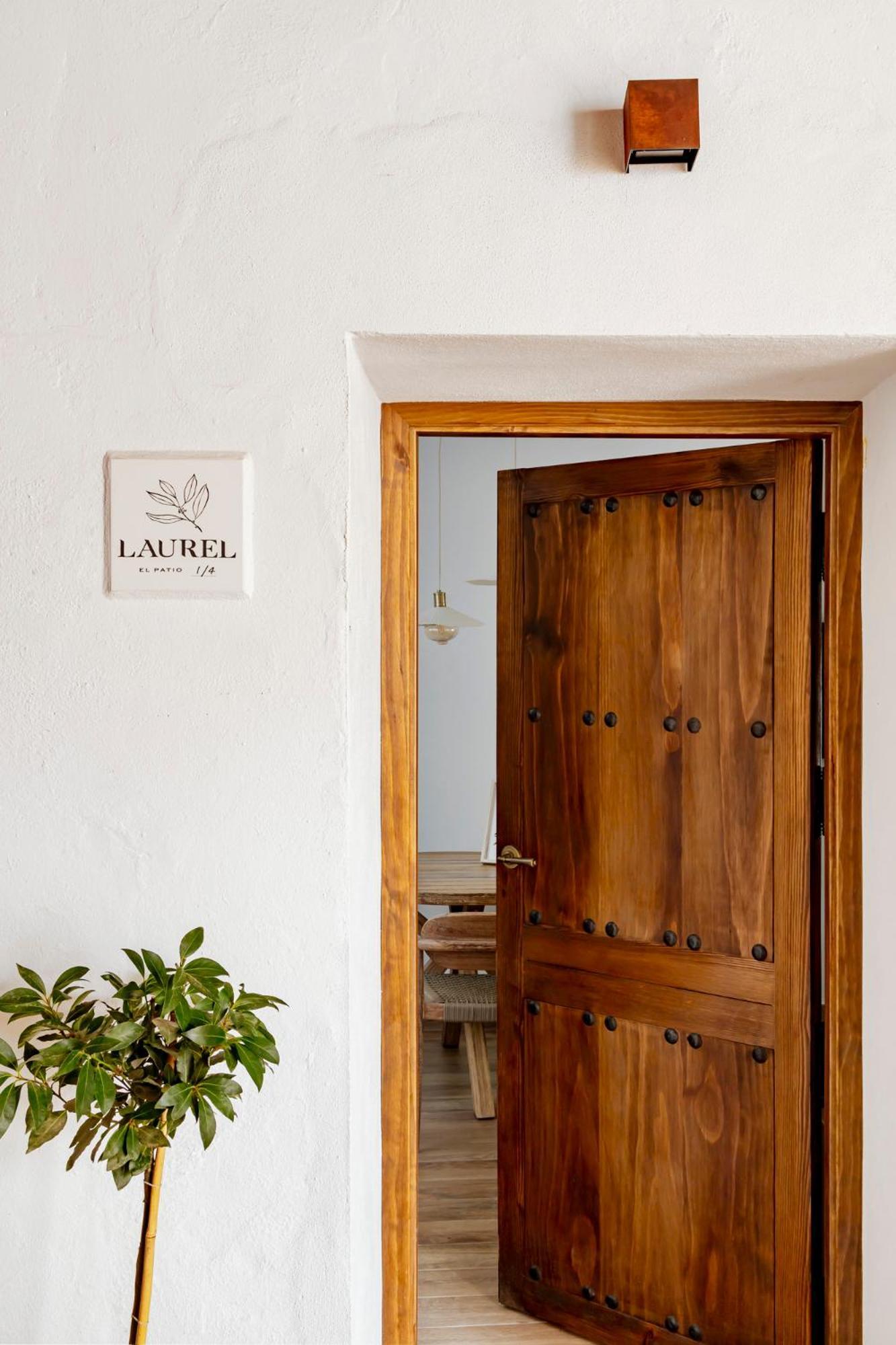 Apartamentos Turisticos El Patio Del Nogal Guadalupe  Eksteriør billede