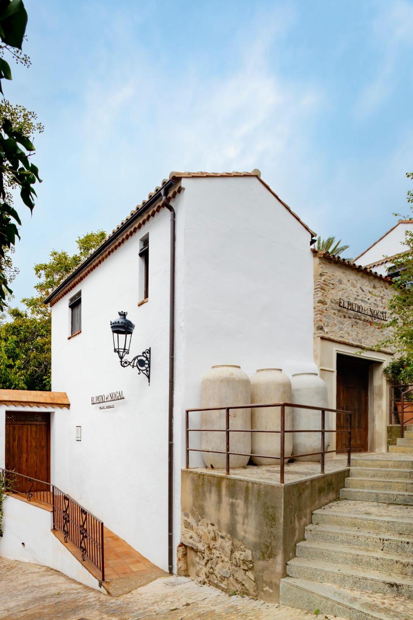 Apartamentos Turisticos El Patio Del Nogal Guadalupe  Eksteriør billede