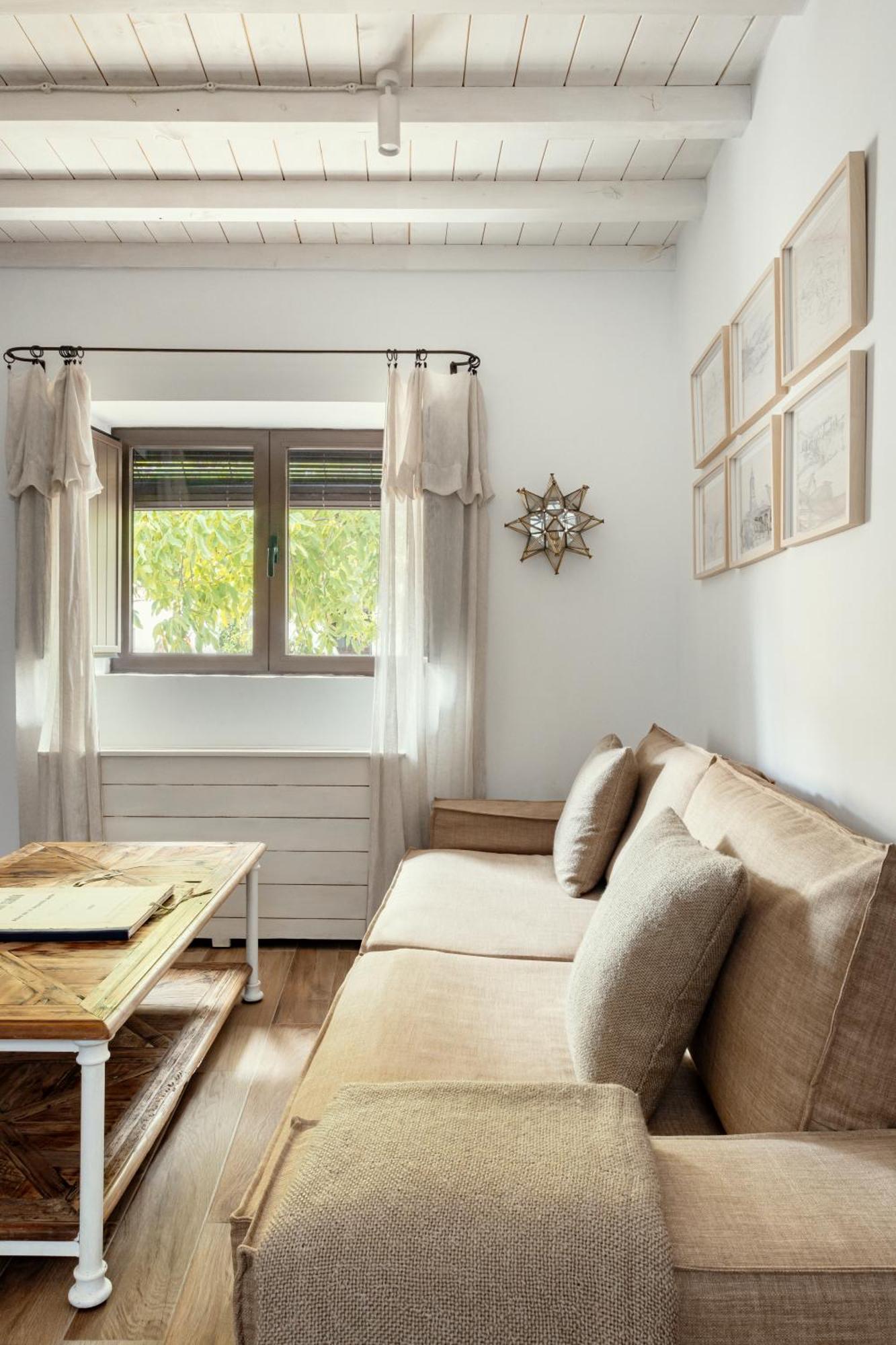 Apartamentos Turisticos El Patio Del Nogal Guadalupe  Eksteriør billede
