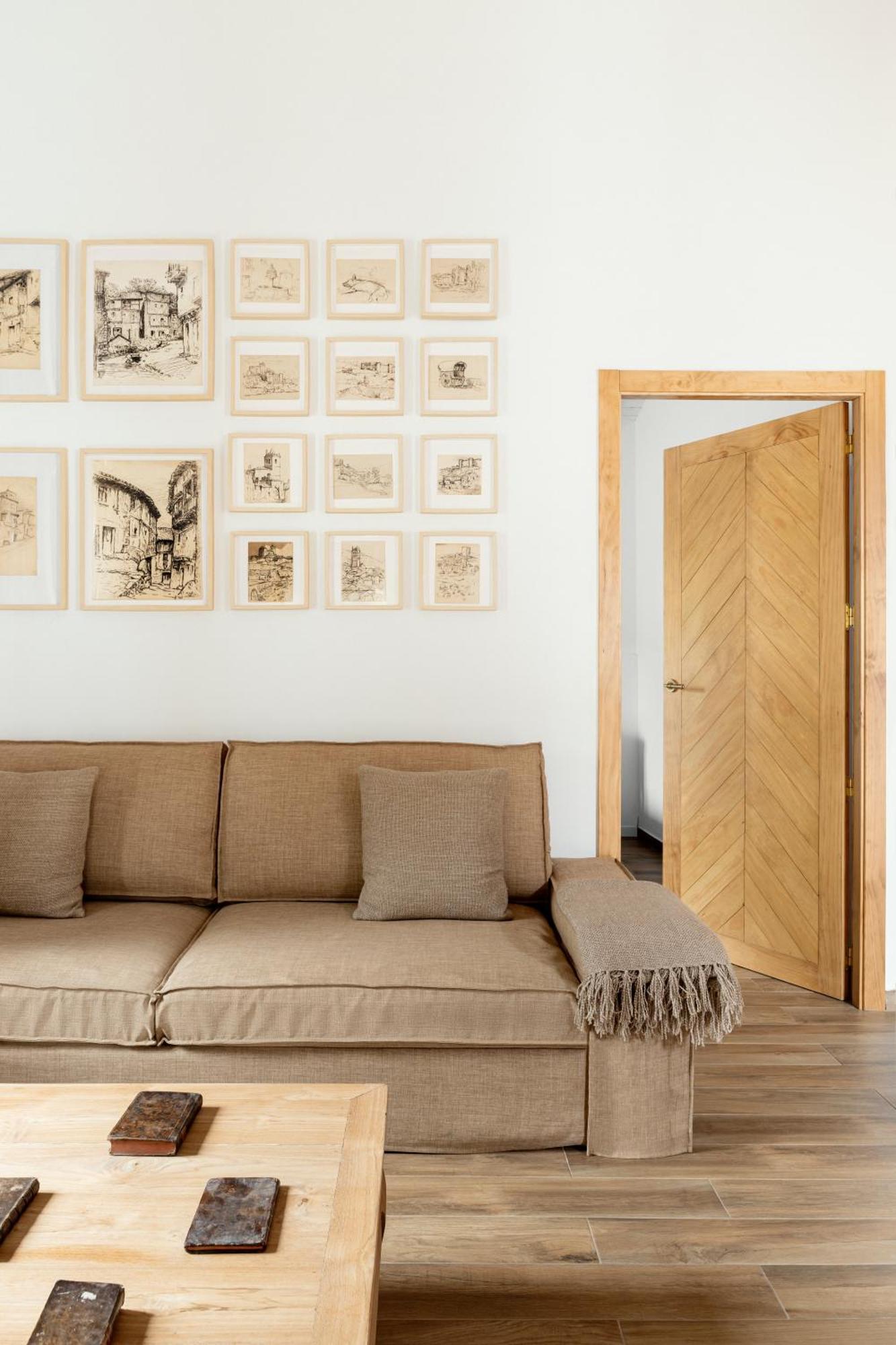 Apartamentos Turisticos El Patio Del Nogal Guadalupe  Eksteriør billede