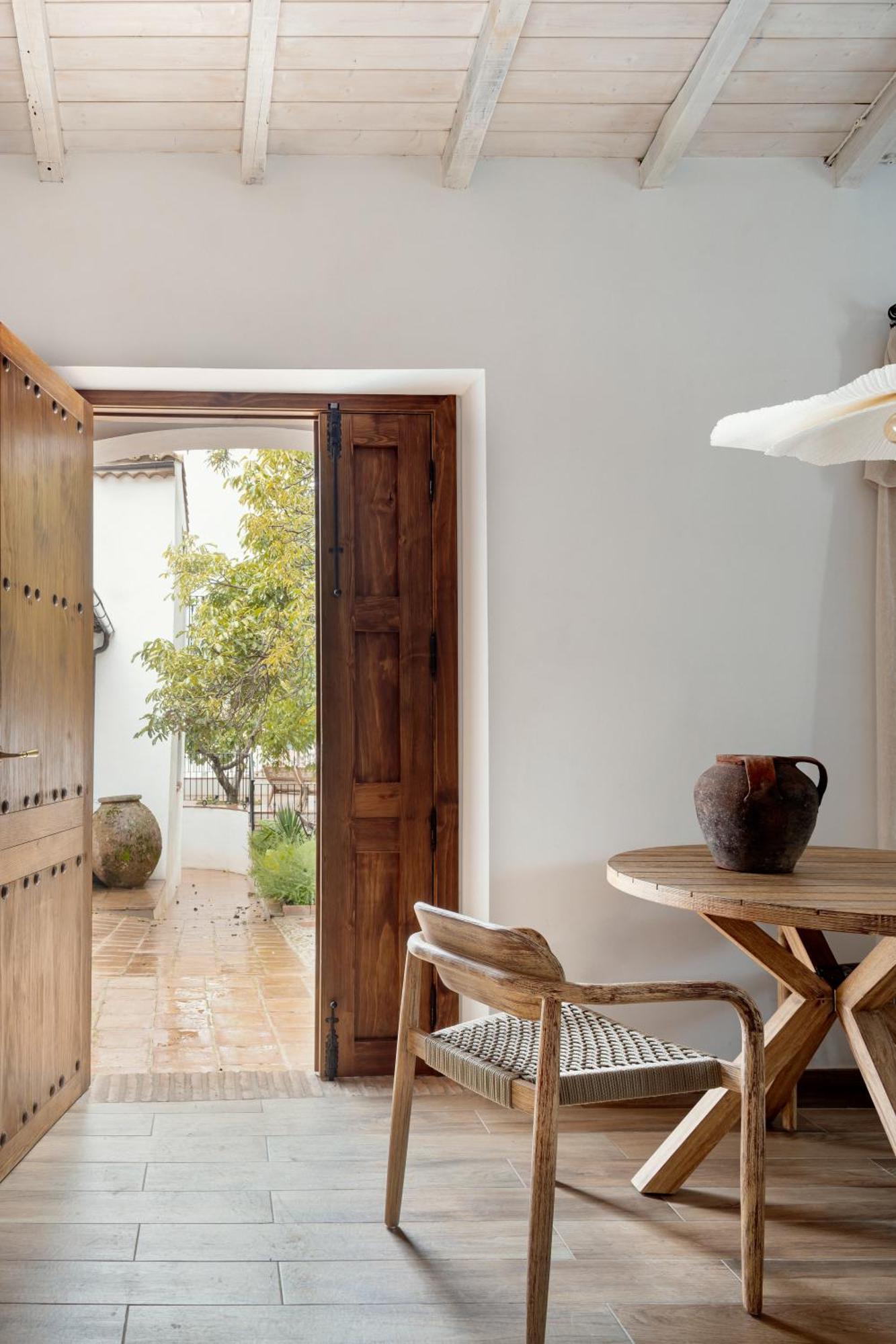 Apartamentos Turisticos El Patio Del Nogal Guadalupe  Eksteriør billede