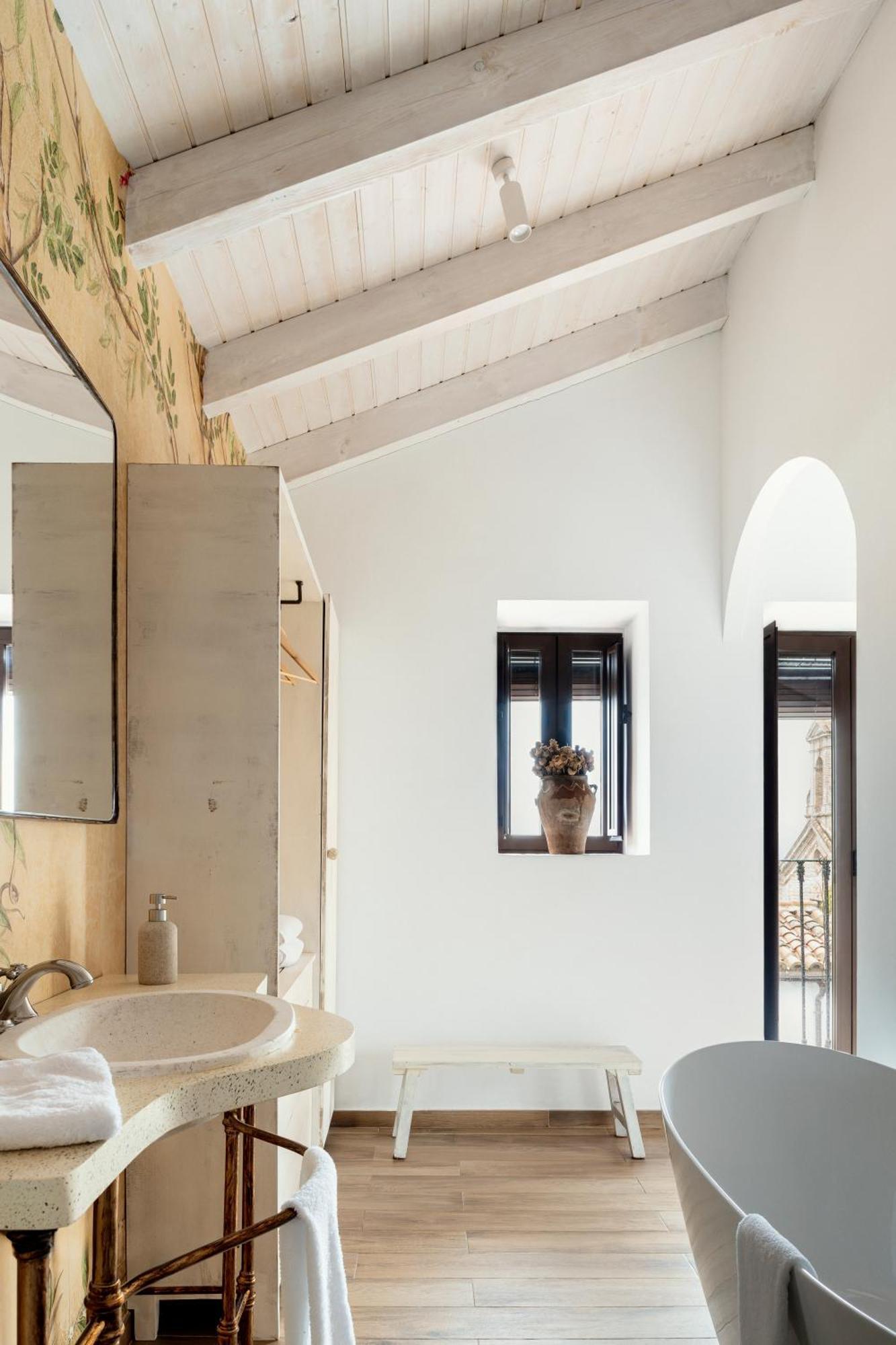 Apartamentos Turisticos El Patio Del Nogal Guadalupe  Eksteriør billede