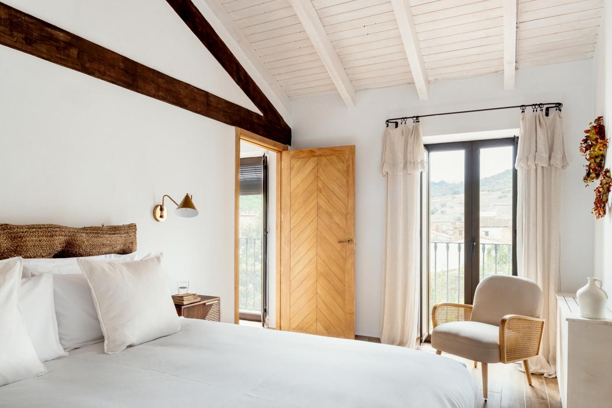 Apartamentos Turisticos El Patio Del Nogal Guadalupe  Eksteriør billede