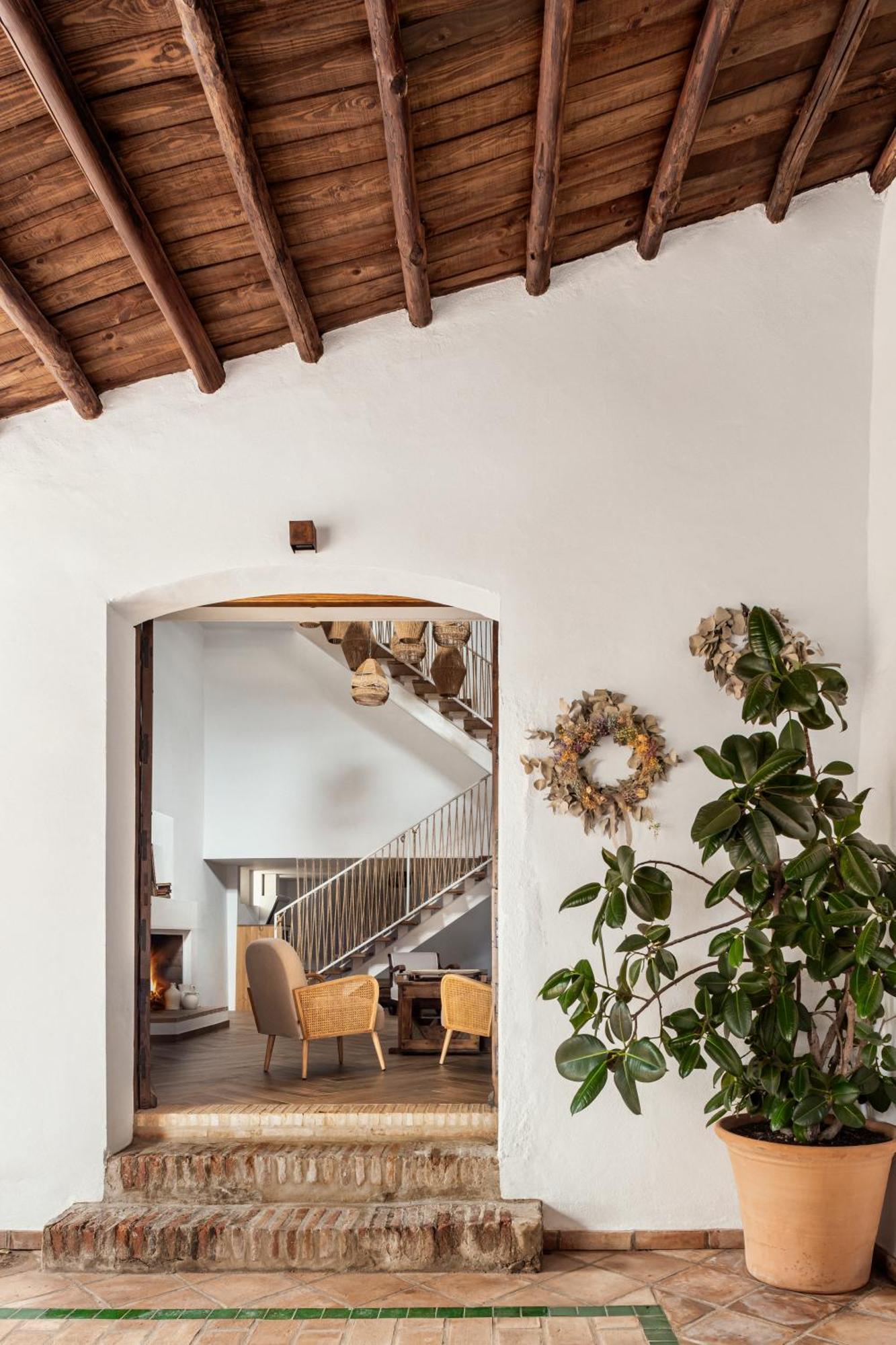 Apartamentos Turisticos El Patio Del Nogal Guadalupe  Eksteriør billede
